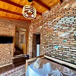 Golden * Berat